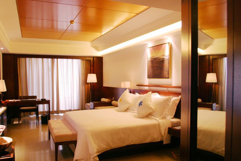Marina Spa Hotel Sanya Exteriör bild